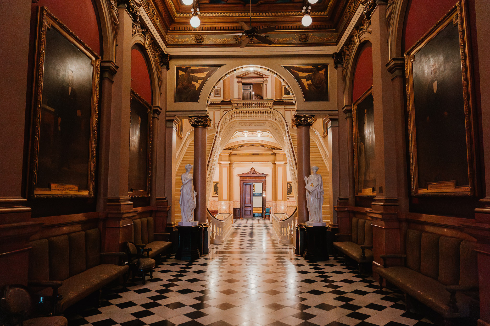 Grand staircase and cocktail hour under the stars at ONE North Broad wedding venue in Philadelphia Pennsylvania